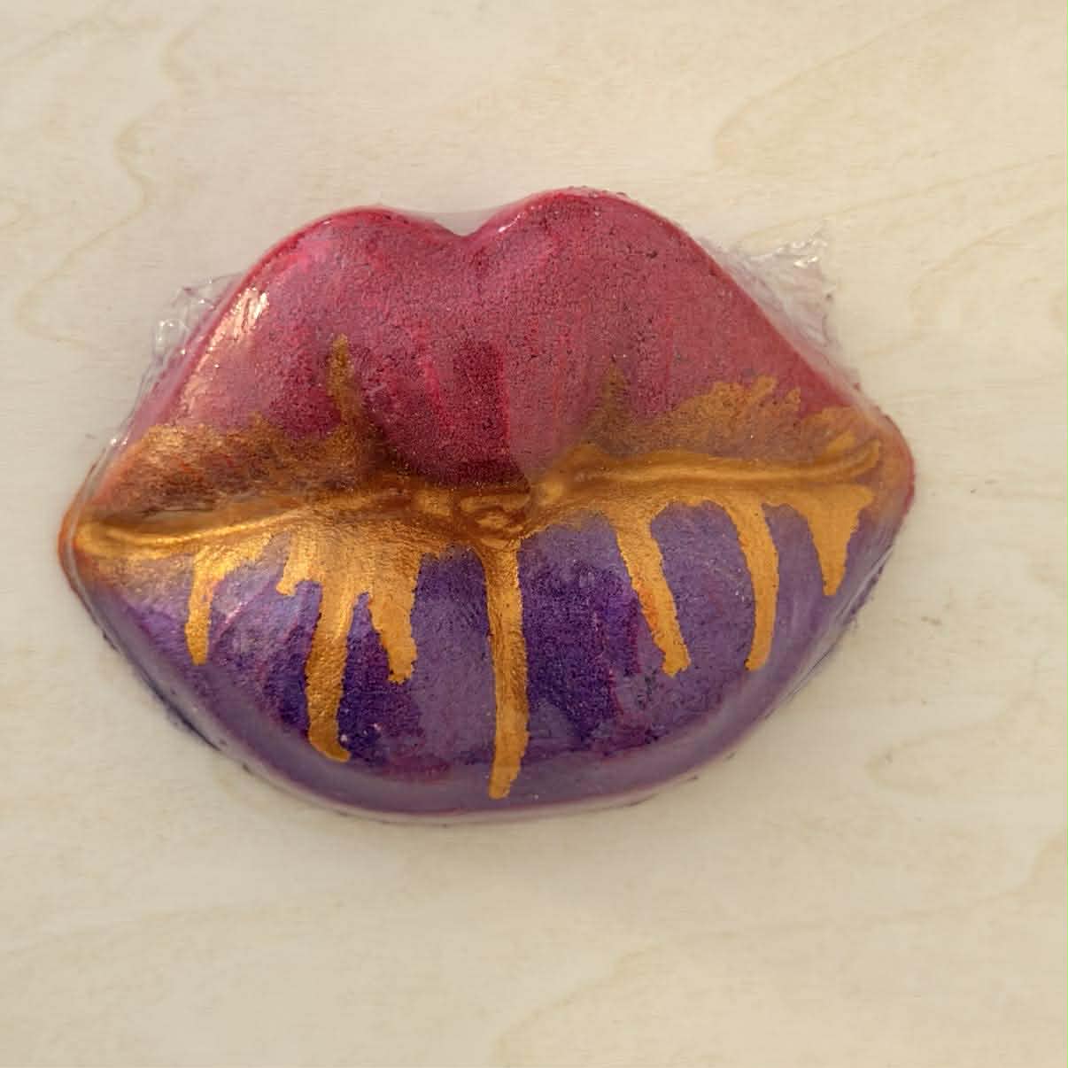 Handmade Lips Bath Bomb – Luxoma Australia